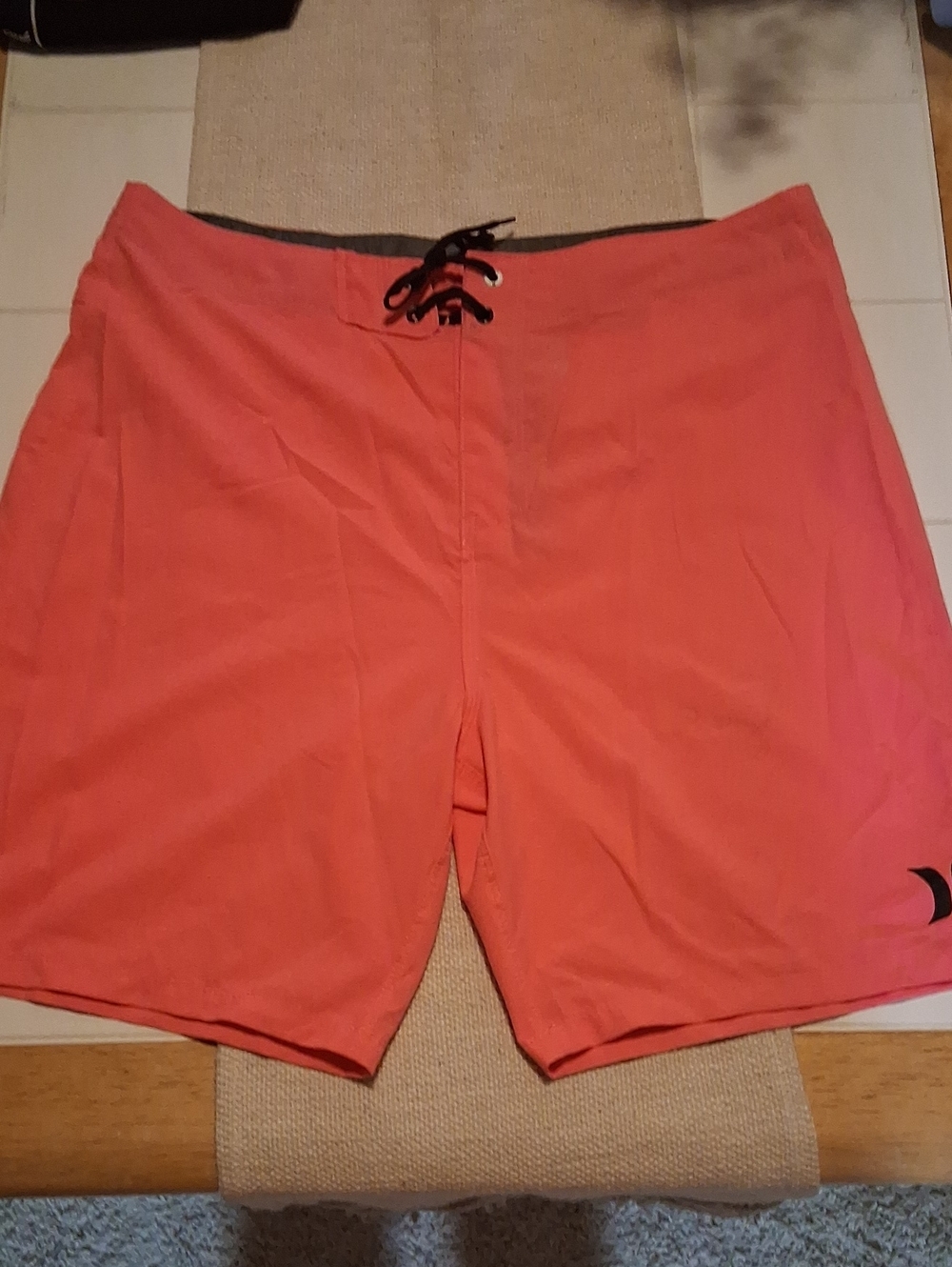 Like New Mens Hurley Swim Shorts In Hot Pink Size 34